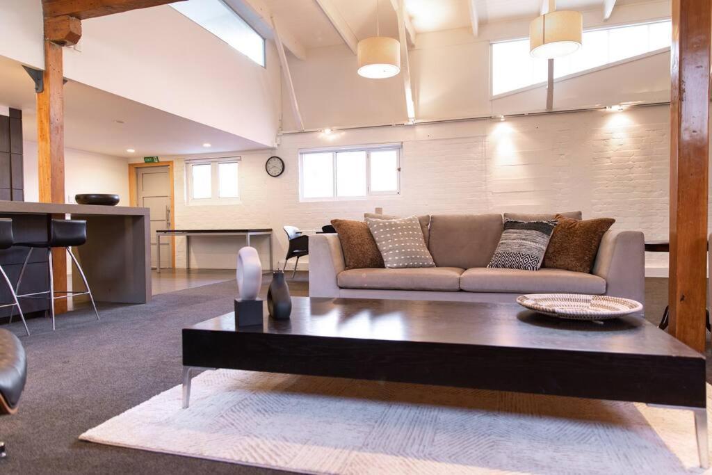 True New York Style Newmarket Loft Apartment 奥克兰 外观 照片