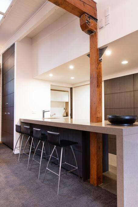 True New York Style Newmarket Loft Apartment 奥克兰 外观 照片