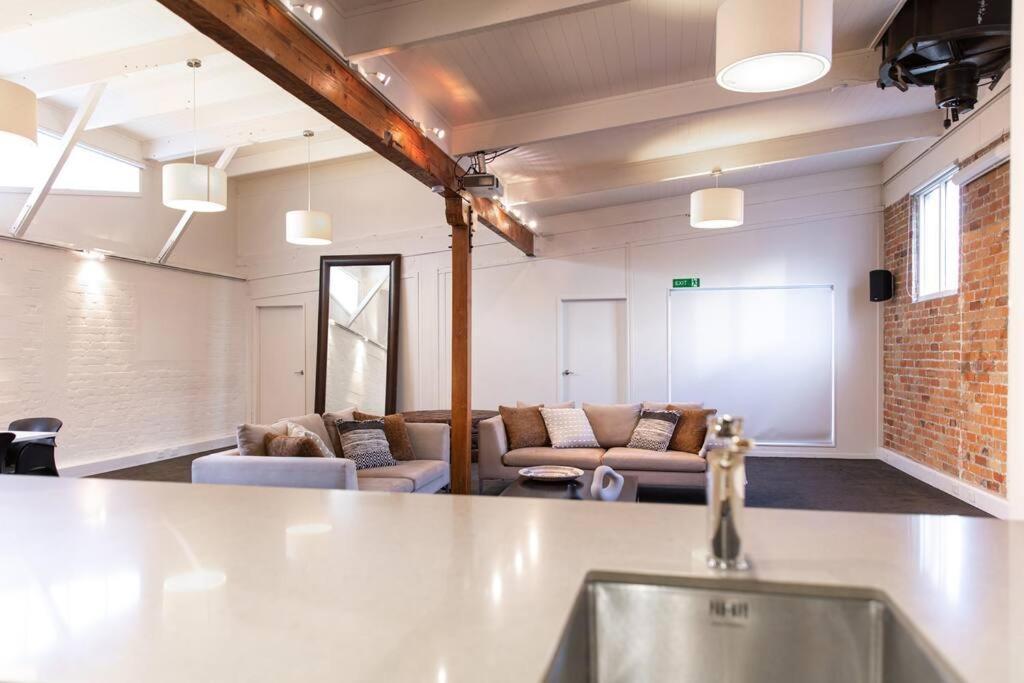 True New York Style Newmarket Loft Apartment 奥克兰 外观 照片